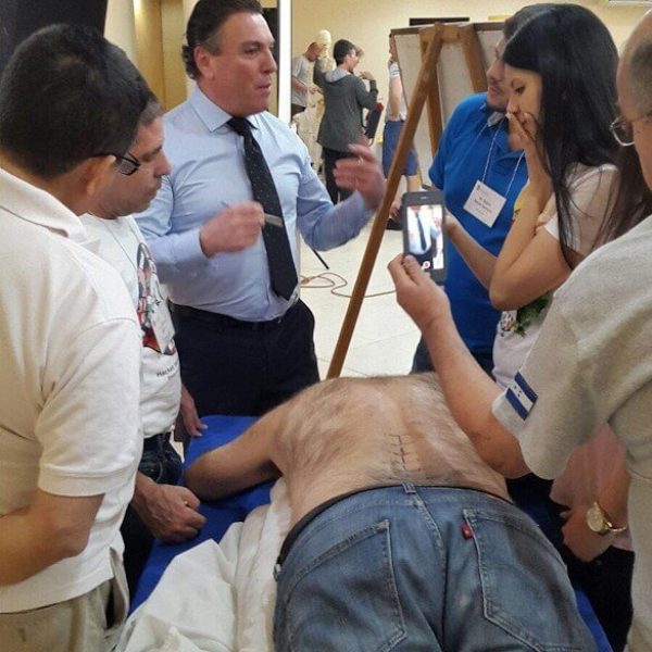 th-5739309930-585x1040 (1)