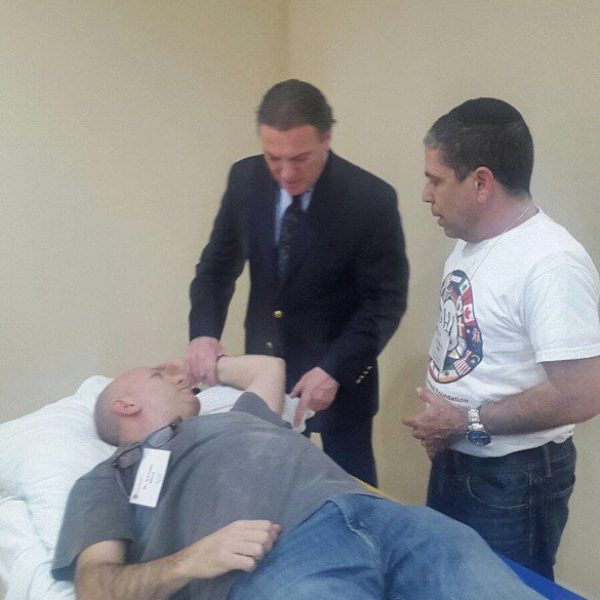 th-5739310645-585x1040 (1)